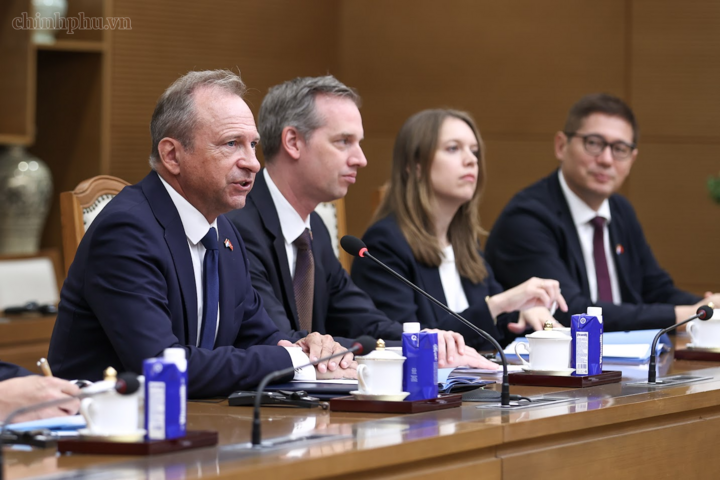 Bộ trưởng Tài chính Luxembourg Gilles Roth khẳng định sẽ tiếp tục nỗ lực góp phần làm sâu sắc hơn quan hệ hợp tác giữa hai nước trong những nội dung, lĩnh vực mà Thủ tướng đã đề cập - Ảnh: chinhphu.vn/Nhật Bắc.