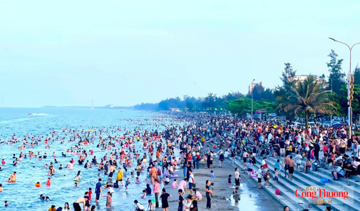 Đông kín du khách về với du lịch biển Cửa Lò mùa hè năm 2026
