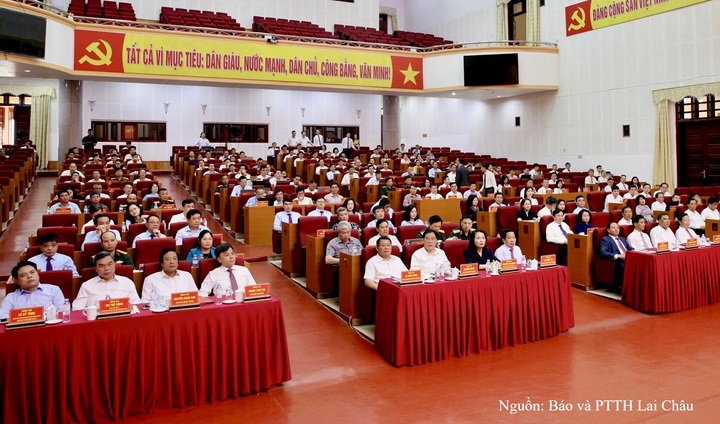 Các đại biểu tham dự hội nghị.