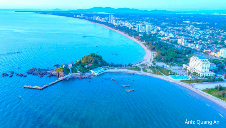 Cửa Lò có lợi thế bờ biển dài, độ dốc thoải, nước trong.