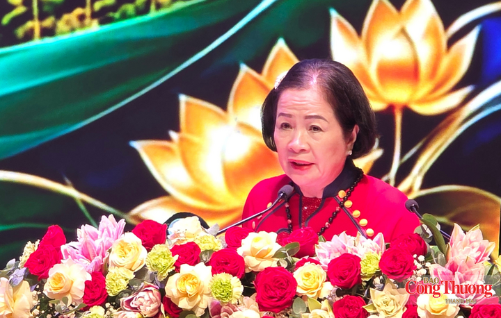 Bà Nguyễn Thị Sen, Chủ tịch Hiệp hội Doanh nghiệp tỉnh Gia Lai phát biểu tại chương trình.