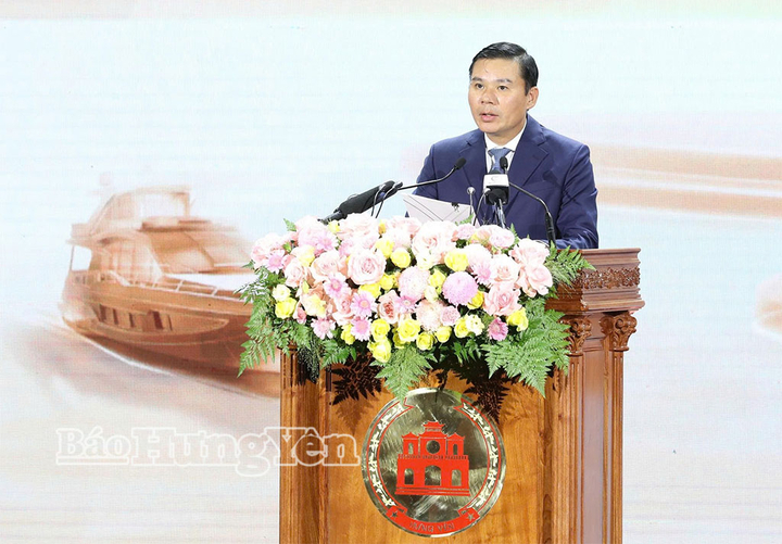Ông Nguyễn Lê Huy, Phó Chủ tịch Thường trực UBND tỉnh Hưng Yên công bố Quyết định về việc thành lập Khu Công nghệ cao tỉnh Hưng Yên. Ảnh: Báo Hưng Yên