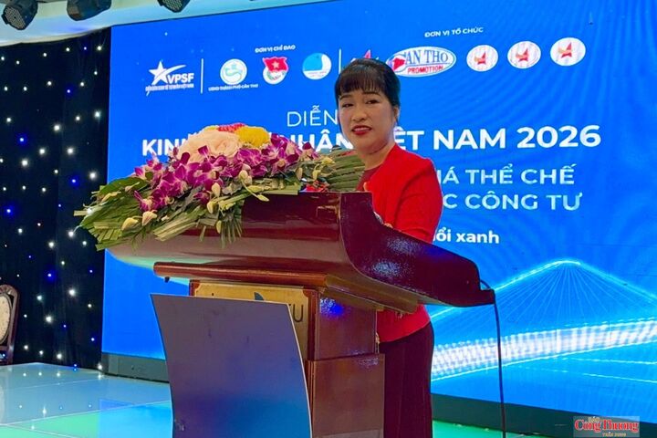 Bà Lưu Thị Thanh Mẫu - Phó Chủ tịch Hội Doanh nhân trẻ Việt Nam, phát biểu tại Diễn đàn.