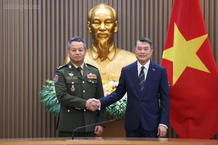 Thủ tướng Chính phủ Lê Minh Hưng tiếp Đại tướng Tea Seiha, Phó Thủ tướng, Bộ trưởng Bộ Quốc phòng Campuchia - Ảnh: chinhphu.vn/Nhật Bắc