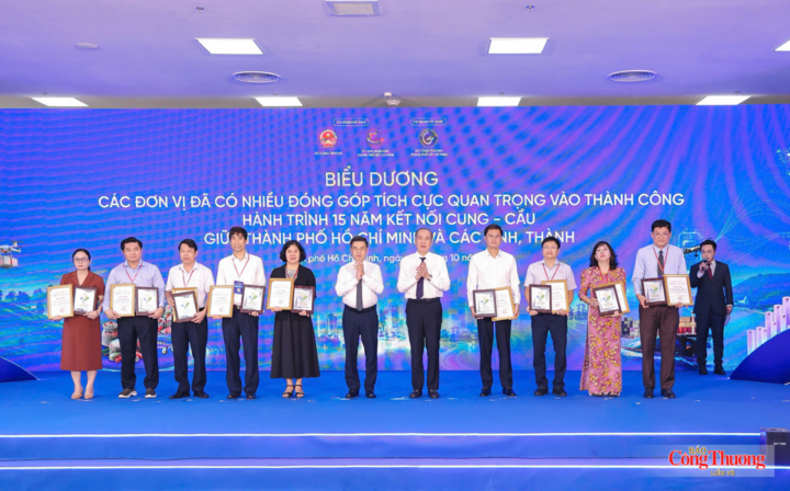 Tỉnh Nghệ An được biểu dương vì những đóng góp tích cực quan trọng vào thành công hành trình 15 năm kết nối cung - cầu giữa TP. Hồ Chí Minh và các tỉnh, thành.