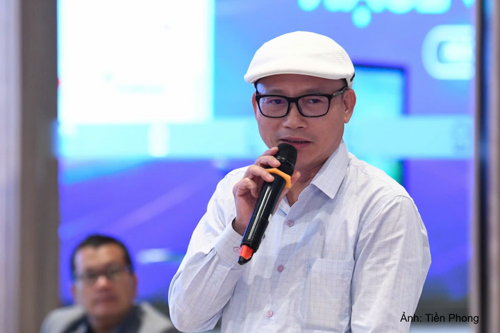 Thượng tá Đào Trung Hiếu, chuyên gia tội phạm học, thành viên Hiệp hội An ninh mạng Quốc gia chia sẻ tại hội thảo.