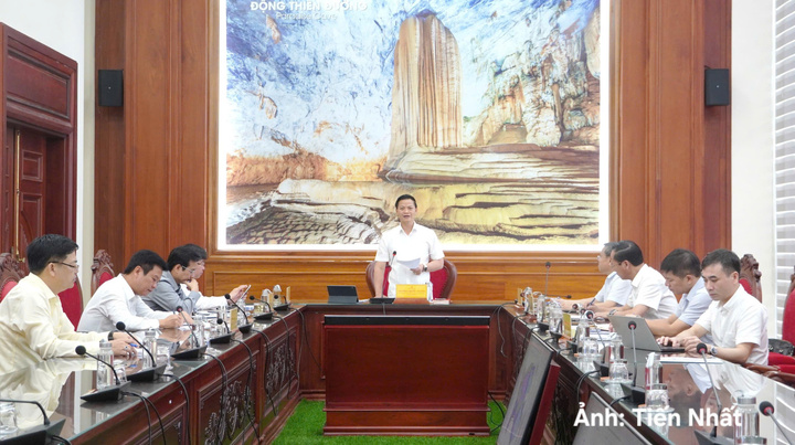 Ông Vương Quốc Tuấn, Bí thư Tỉnh ủy Quảng Trị phát biểu chỉ đạo tại buổi làm việc về các nội dung liên quan đến Khu kinh tế Hòn La, Dự án Cảng Quốc tế Hòn La.