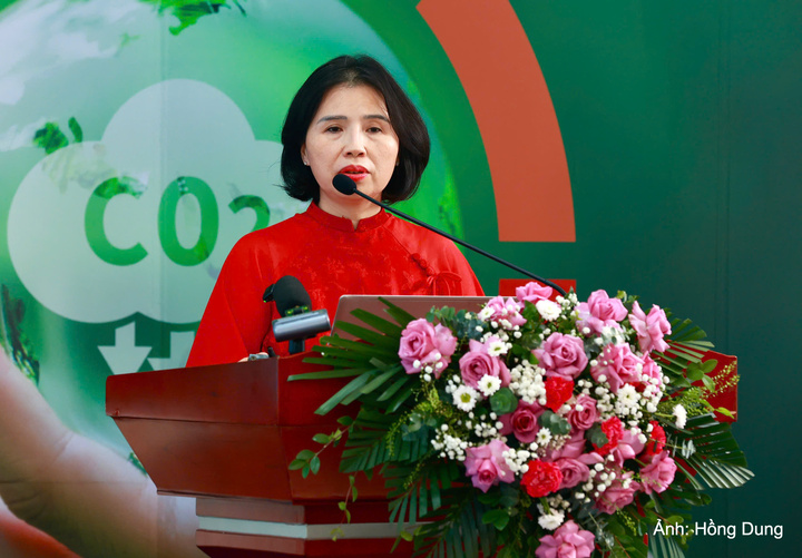 TS. Nguyễn Thị Thu Hà, Giám đốc Trường Đào tạo cán bộ kiêm Phó trưởng Ban Chỉ đạo ESG Agribank phát biểu.