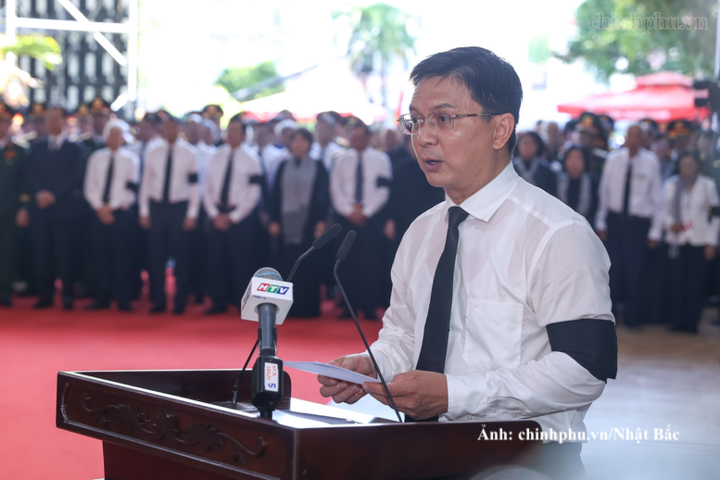 Ông Nguyễn Mạnh Cường, Phó Chủ tịch UBND TP. Hồ Chí Minh, Trưởng Ban Chỉ đạo về tìm kiếm quy tập và xác định danh tính hài cốt liệt sĩ TP. Hồ Chí Minh đọc lời điếu tại buổi lễ.