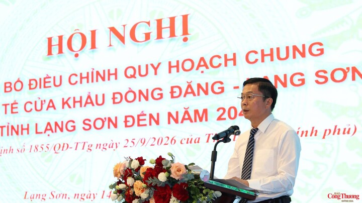 Ông Đinh Hữu Học, Phó Chủ tịch Thường trực UBND tỉnh Lạng Sơn phát biểu tại hội nghị.