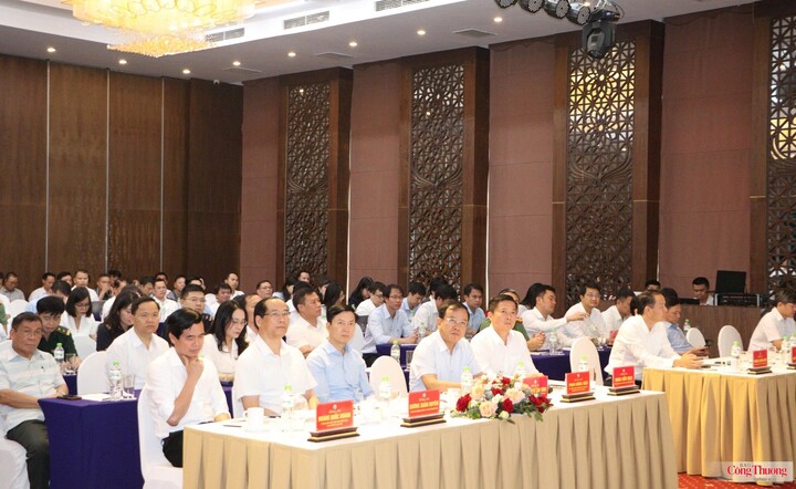 Các đại biểu tham dự hội nghị