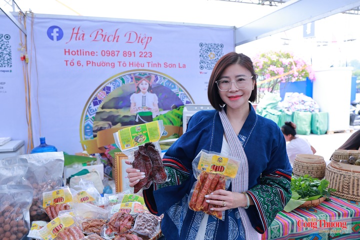 Chị Hà Bích Diệp chủ hộ kinh doanh Mạc’ Thịt héo