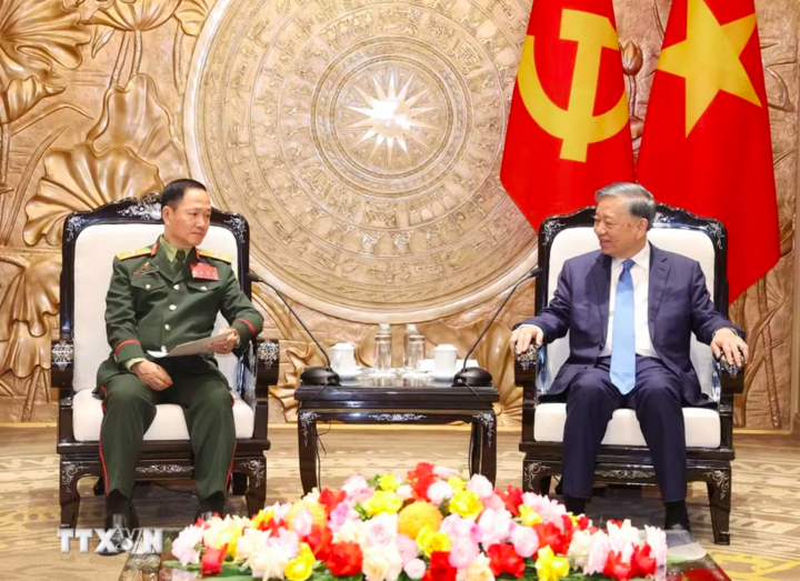 Tổng Bí thư, Chủ tịch nước Tô Lâm tiếp Đại tướng Khamliang Outhakaysone, Ủy viên Bộ Chính trị, Phó Thủ tướng, Bộ trưởng Quốc phòng Lào. (Ảnh: Thống Nhất/TTXVN)