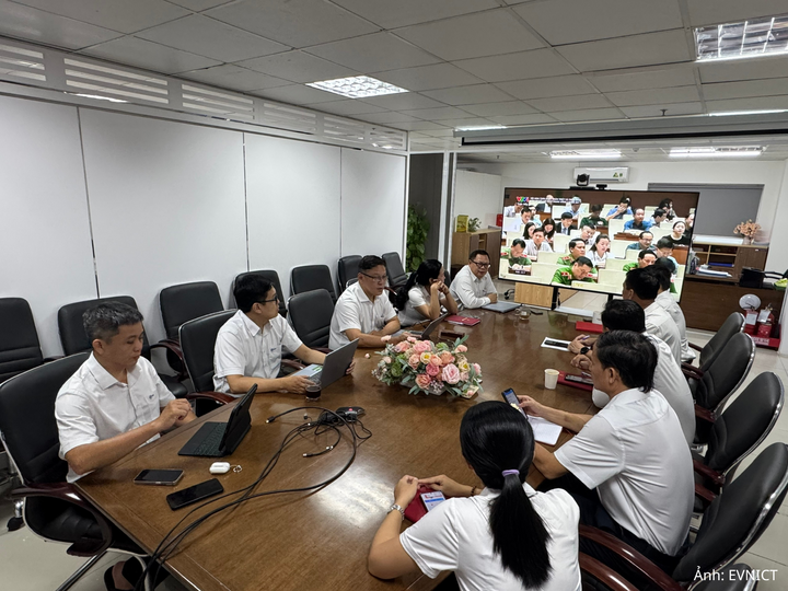 Đảng ủy EVNICT tham gia Hội nghị toàn quốc nghiên cứu, học tập, quán triệt và triển khai thực hiện Nghị quyết Hội nghị lần thứ hai, Ban Chấp hành Trung ương Đảng khóa XIV tại Hà Nội và chi nhánh Đà Nẵng.