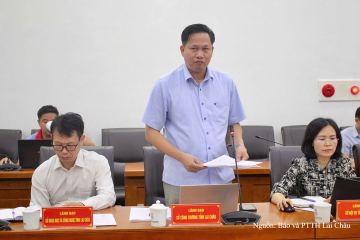 Ông Đồng Văn Thực, Phó Giám đốc Sở Công Thương tỉnh Lai Châu trả lời tại buổi họp báo.