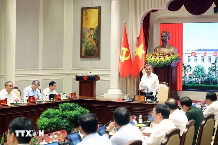 Tổng Bí thư, Chủ tịch nước Tô Lâm chủ trì buổi làm việc với Đảng ủy Chính phủ và các cơ quan liên quan về Chiến lược quốc gia về thu hút, trọng dụng và phát triển nhân tài trong các ngành, lĩnh vực mũi nhọn, phục vụ phát triển nhanh, bền vững trong kỷ nguyên mới (tháng 8/2026)