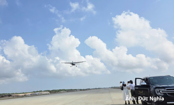 Chuyến bay kỹ thuật đầu tiên có sự tham gia Công ty Trắc địa Bản đồ (SAMCOM), thuộc Cục Tác chiến, Bộ Quốc phòng, sử dụng máy bay Cessna 208, với thời gian thực hiện khoảng 60 - 90 phút.