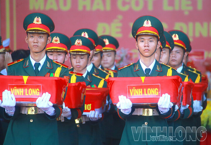 Quân khu 9 phối hợp vận chuyển, bàn giao mẫu hài cốt liệt sĩ bằng máy bay quân sự, phục vụ giám định ADN.