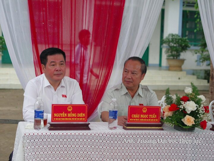 Ủy viên Trung ương Đảng, Phó Chủ tịch Quốc hội Nguyễn Hồng Diên tham dự buổi lễ.