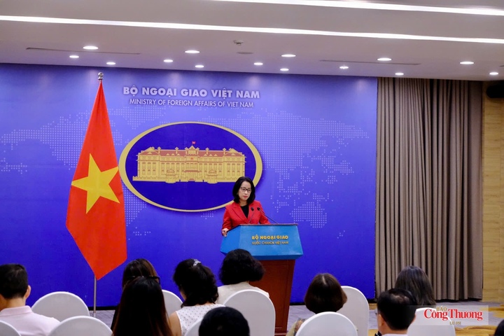 Họp báo thường kỳ Bộ Ngoại giao ngày 15/10