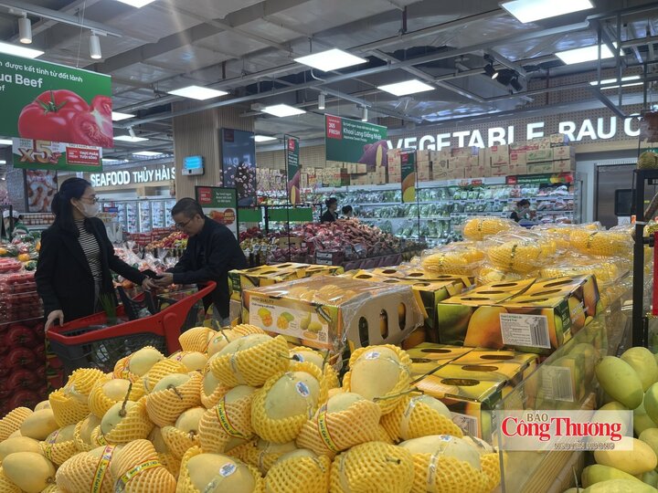 Chủ động cân đối cung cầu, giữ ổn định giá hàng hóa thiết yếu.
