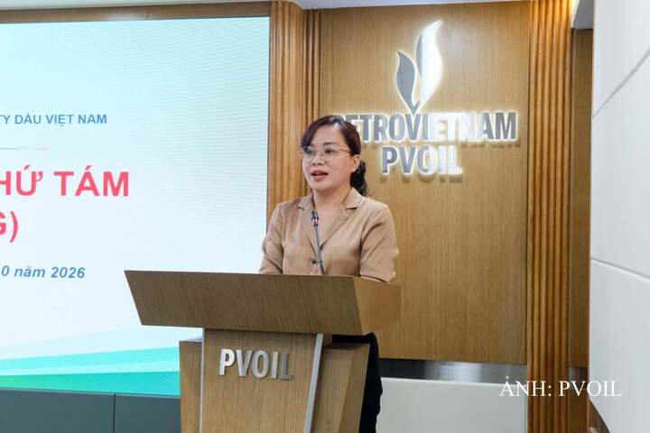 Đồng chí Hoàng Thị Thu Liên, Ủy viên Ban Thường vụ Đảng ủy, Chủ tịch MTTQ phường Sài Gòn phát biểu tại Hội nghị. Ảnh: PVOIL