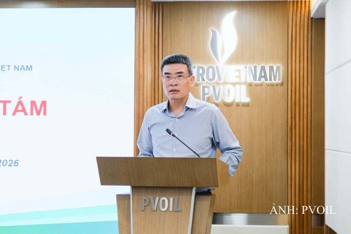 Đồng chí Dương Mạnh Sơn, Bí thư Đảng ủy, Chủ tịch HĐQT PVOIL phát biểu khai mạc Hội nghị. Ảnh: PVOIL