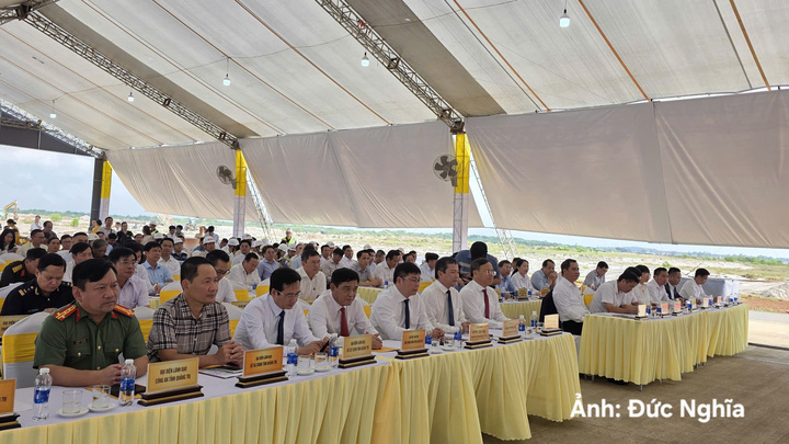 Các đại biểu tham dự sự kiện.