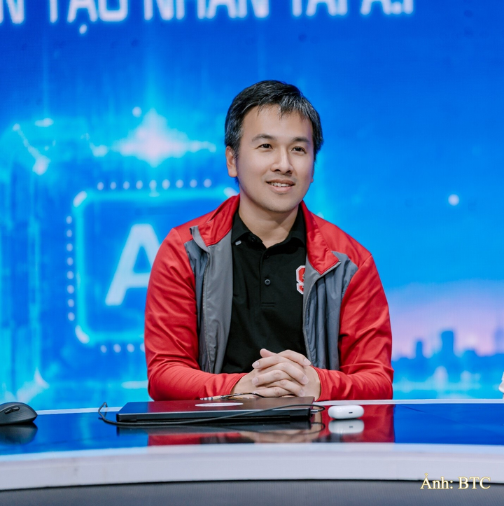 TS. Lương Minh Thắng, Nhà nghiên cứu cấp cao tại Google, Thành viên Hội đồng Cố vấn, truyền cảm hứng tới các đội thi AI Thực Chiến mùa 2.