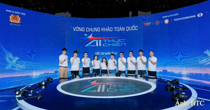 Gần 1.000 hồ sơ, 100 đội xuất sắc: AI Thực Chiến mùa 2 khẳng định sức hút của sân chơi AI quy mô quốc gia.