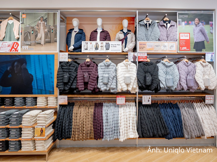 Cửa hàng UNIQLO đặt tại tầng trệt, được mở cùng thời gian khai trương Trung tâm Thương mại AEON MALL Thanh Hóa, có diện tích sàn bán hàng khoảng 1000 m². Không gian được thiết kế theo tiêu chuẩn của hệ thống cửa hàng UNIQLO toàn cầu, nhằm mang đến trải nghiệm mua sắm thuận tiện và thoải mái cho khách hàng.