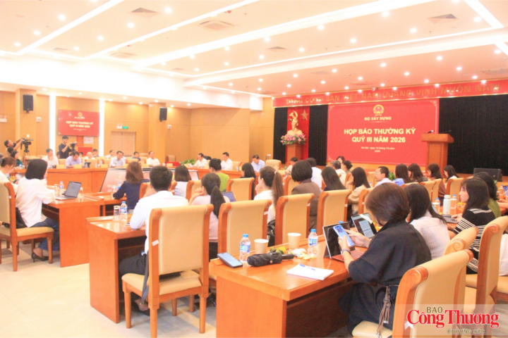 Toàn cảnh buổi họp báo.