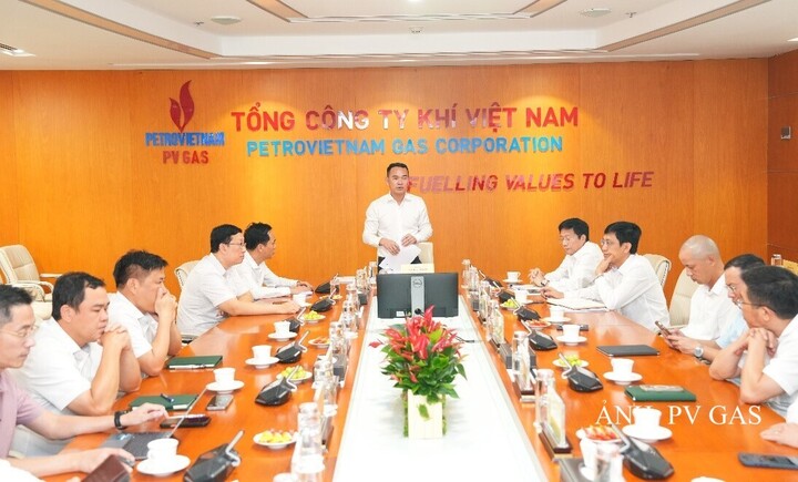 Đồng chí Dương Trí Hội, Phó Bí thư Đảng ủy, Thành viên HĐQT, Tổng Giám đốc PV GAS phát biểu chỉ đạo tại hội nghị. Ảnh: PV GAS