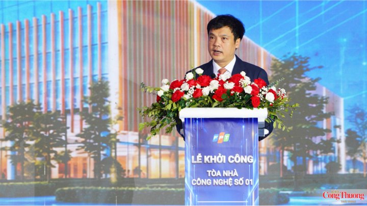Tổng Giám đốc Tập đoàn FPT Nguyễn Văn Khoa phát biểu tại lễ khởi công.