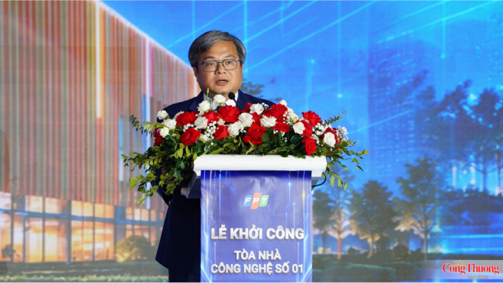 Phó Chủ tịch UBND thành phố Hà Nội Trương Việt Dũng phát biểu tại lễ khởi công.