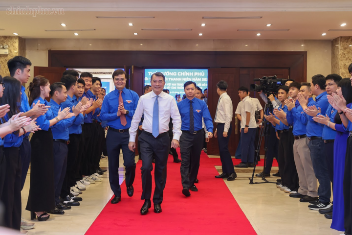 Thủ tướng Chính phủ Lê Minh Hưng tới dự chương trình Thủ tướng Chính phủ đối thoại với thanh niên năm 2026 - Ảnh: chinhphu.vn/Nhật Bắc