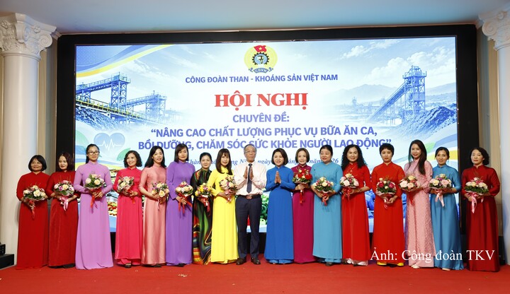 TKV nâng cao chất lượng bữa ăn ca, chăm lo sức khỏe người lao động - 2