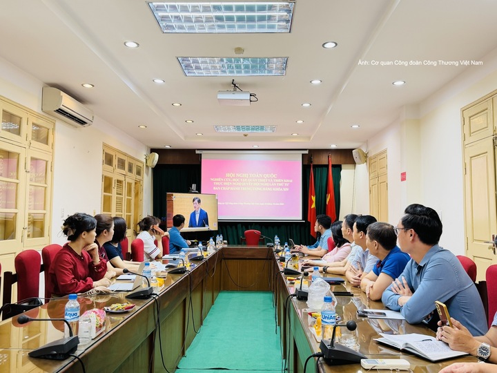 Đảng bộ Cơ quan Công đoàn Công Thương Việt Nam học tập, quán triệt Nghị quyết Hội nghị lần thứ Tư Ban Chấp hành Trung ương Đảng khóa XIV