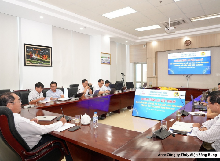 Quang cảnh buổi làm việc.