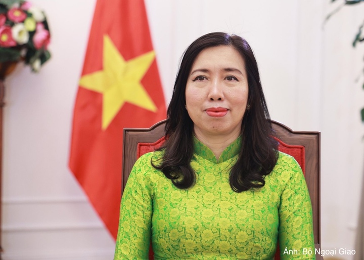 Thứ trưởng Bộ Ngoại giao Lê Thị Thu Hằng.