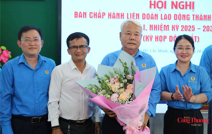 Ông Võ Khắc Thái được Ban Chấp hành tín nhiệm bầu giữ chức Chủ tịch LĐLĐ thành phố với tỷ lệ 100% phiếu bầu.