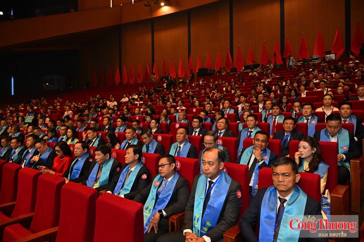 Đại diện các doanh nghiệp được vinh danh tại Lễ Công bố sản phẩm đạt Thương hiệu quốc gia Việt Nam lần thứ 10 năm 2026