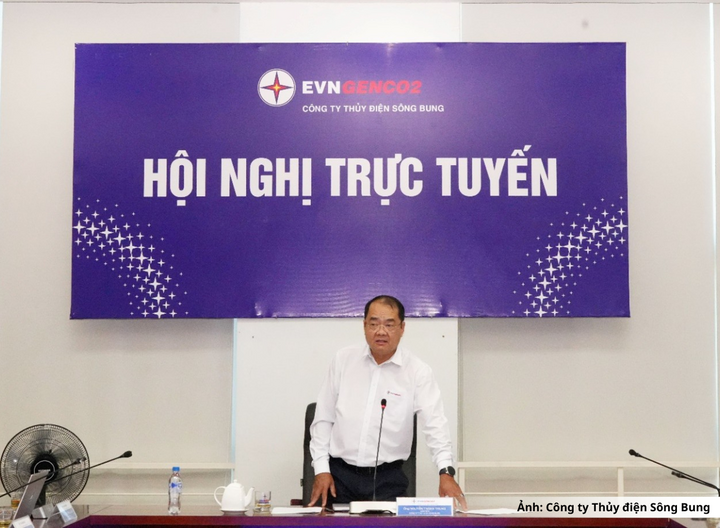 Ông Nguyễn Thành Trung, Bí thư Đảng ủy, Giám đốc Công ty chủ trì buổi làm việc với Ban Chấp hành Công đoàn Công ty.