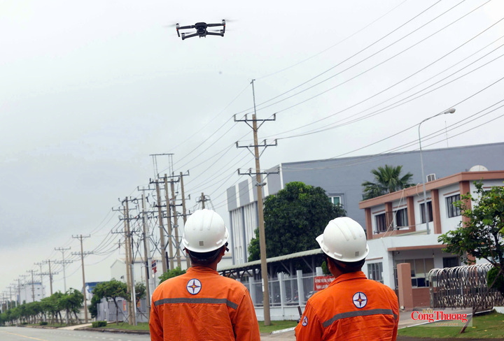 EVNSPC ứng dụng công nghệ hiện đại trong quản lý vận hành lưới điện.