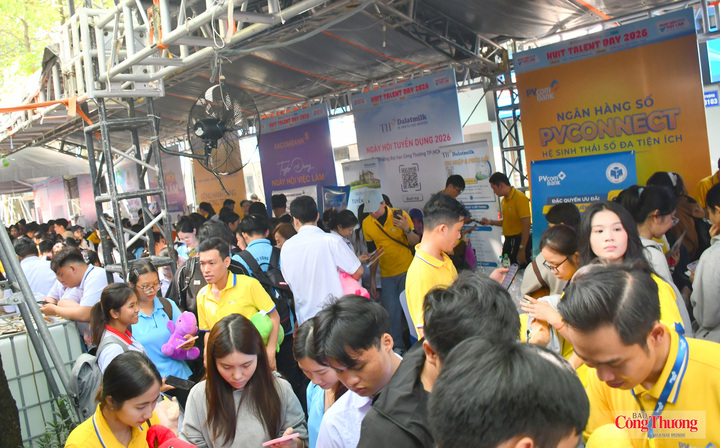 Hàng nghìn sinh viên tham gia "Ngày hội việc làm 2026", tại Trường Đại học Công Thương TP. Hồ Chí Minh.