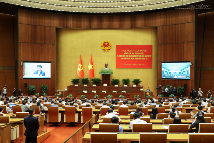 Hội nghị toàn quốc nghiên cứu, học tập, quán triệt và triển khai thực hiện Nghị quyết Hội nghị lần thứ tư Ban Chấp hành Trung ương Đảng khóa XIV do Bộ Chính trị, Ban Bí thư tổ chức diễn ra vào sáng nay 16/10. Ảnh: Nhật Bắc/VGP