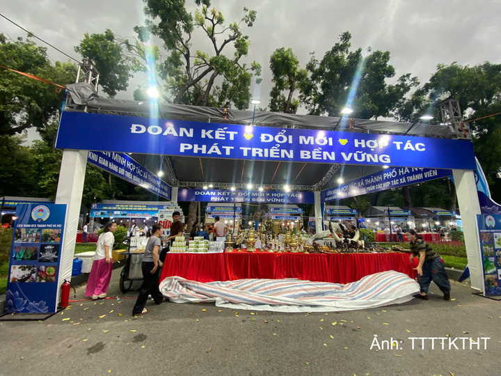 Hội chợ xúc tiến thương mại cho các hợp tác xã là cơ hội quảng bá sản phẩm, kết nối giao thương.