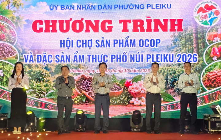 Tại khu vực Quảng trường Đại Đoàn Kết, phường Pleiku, tỉnh Gia Lai đã diễn ra lễ khai mạc Hội chợ OCOP và đặc sản ẩm thực phố núi Pleiku năm 2026.