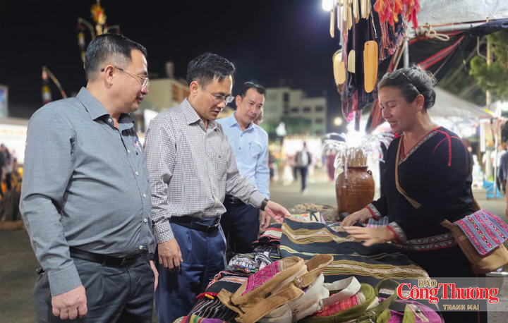 Hội chợ không chỉ là điểm mua sắm mà còn là không gian trải nghiệm văn hóa, ẩm thực đặc trưng của phố núi, góp phần quảng bá hình ảnh Pleiku trong khuôn khổ các hoạt động hưởng ứng Năm Du lịch quốc gia – Gia Lai 2026.