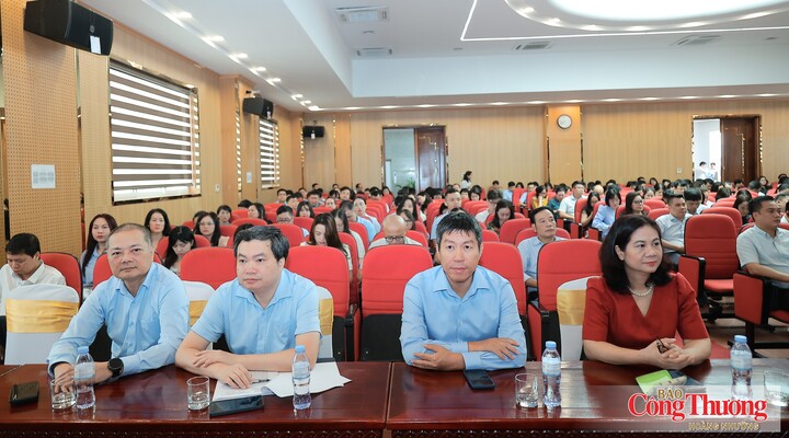 Các đồng chí đảng viên tham dự Hội nghị toàn quốc nghiên cứu, học tập, quán triệt và triển khai thực hiện Nghị quyết Hội nghị lần thứ tư Ban Chấp hành Trung ương Đảng khóa XIV.